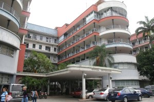 Médicos del Hospital Universitario de Caracas suspenden cirugías tras falta de insumos