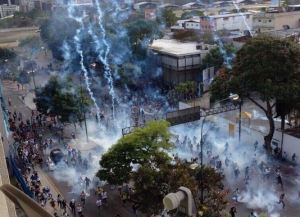 Así actuaron la GNB, la PNB y los “colectivos de paz” durante las protestas del 19F (Videos)