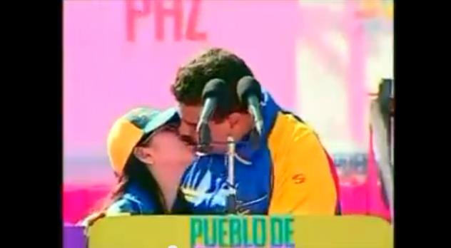 Maduro le cae a besos a Cilia en Cadena Nacional (Video)
