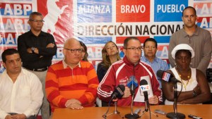 Richard Blanco: A los venezolanos no los amedrentan ni el poder ni las armas