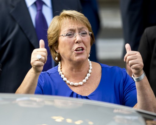 Bachelet dice que nadie tiene derecho a derrocar a un presidente legítimo