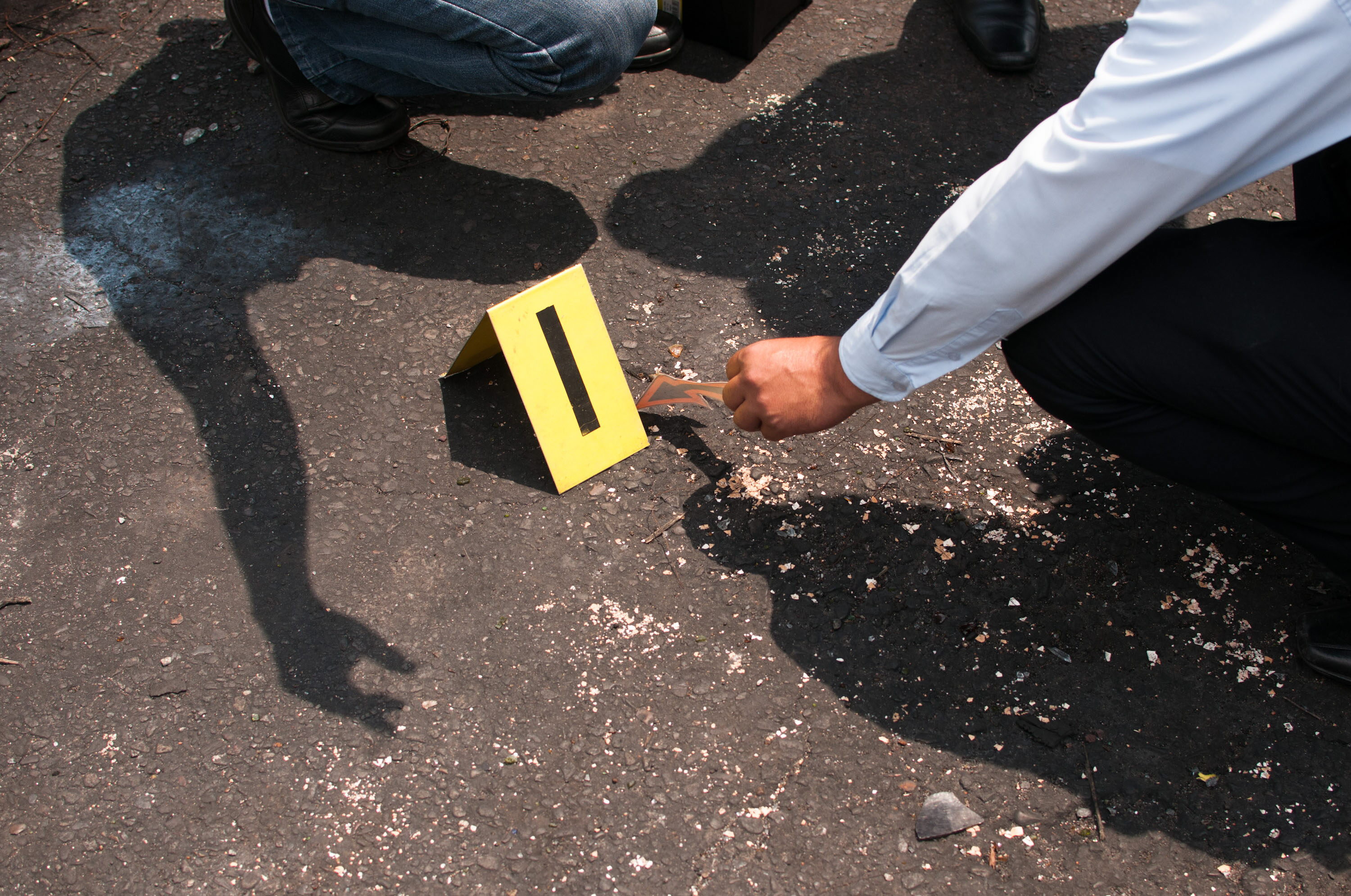 Asesinan a policía para robarlo