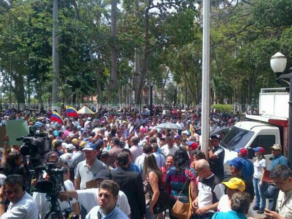Concentración frente a la Alcaldía de Iribarren en apoyo a Alfredo Ramos