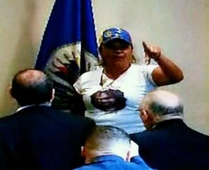 Mamá de Geraldine Moreno se paró sobre una silla para hablar ante la OEA (FOTO)