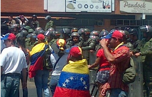 GNB se retira y marcha opositora avanza hacia el Core 3 de Maracaibo (Fotos)