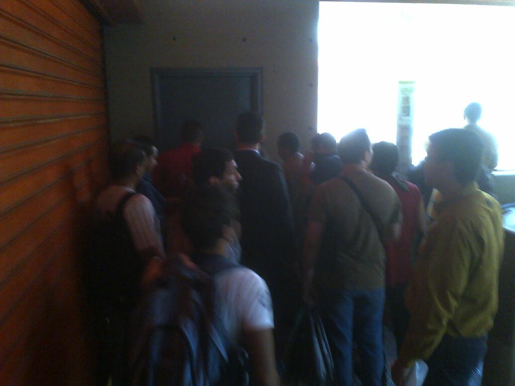 Reportan personas asfixiadas sin poder salir de la estación Altamira