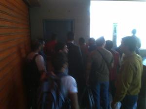 Reportan personas asfixiadas sin poder salir de la estación Altamira