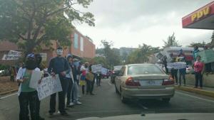 Estudiantes protestan en Terrazas del Club Hípico (Foto)