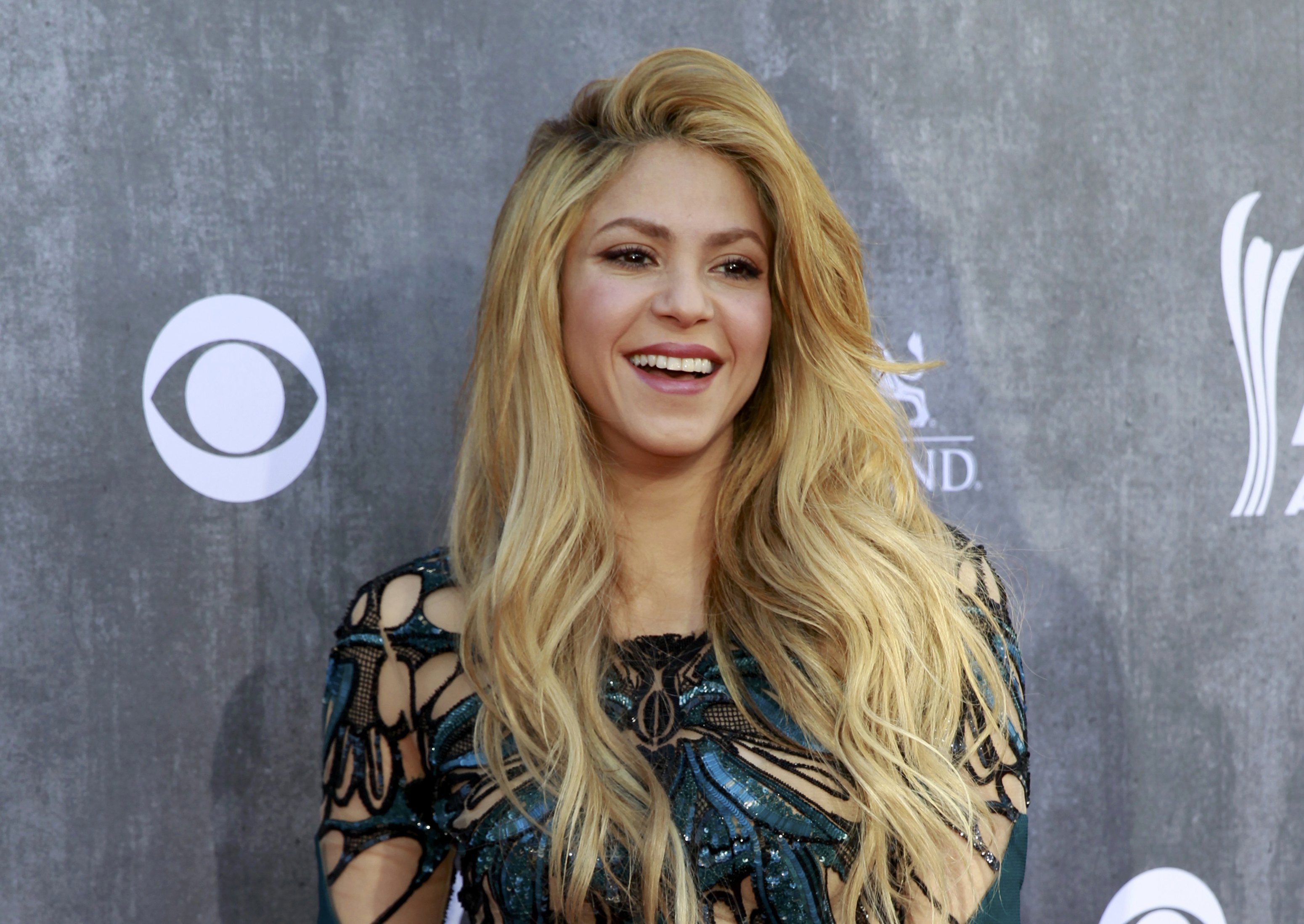 Shakira, Taylor Swift y Jamie Lynn Spears se adueñan de la red carpet de los Country Music Awards  (Fotos)