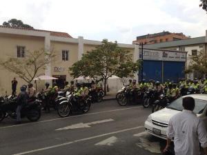 Reportan que PNB detiene a jóvenes en Chacao (Fotos)