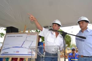 Henri Falcón inició construcción del Distribuidor Tarabana en Palavecino