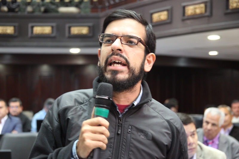 Miguel Pizarro: El gobierno teme debatir la Ley del Primer Empleo