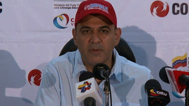 Chacón dice que “servicio eléctrico ha sido estable pese a ataques de la derecha”