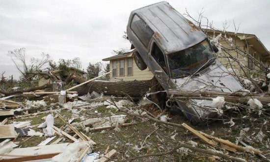 Tornados en EEUU dejan al menos 10 muertos