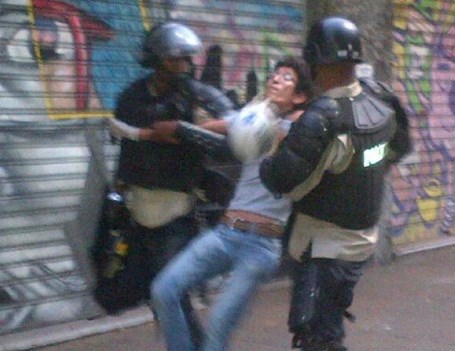 PNB detiene a un paramédico y una mujer en Chacao #18A (Foto)