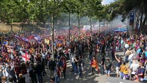 Así recibieron los aficionados a los jugadores del Barça (Fotos)