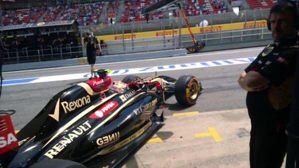 Duró cinco minutos y chocó… Es Pastor Maldonado en la clasificación para el GP de España (Fotos)