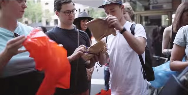 ¿Te comerías estos sándwich caídos del cielo? (Video)