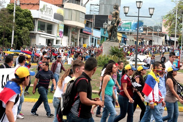 Estudiantes del Táchira marcharon hasta la Fiscalía exigiendo la libertad plena de sus compañeros