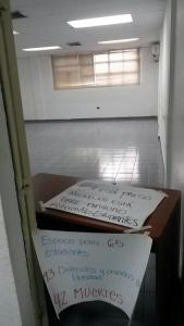 Pancartas en la UCV: Los salones están vacíos porque los estudiantes están presos (Fotos)