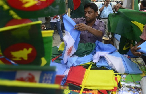 Bangladesh prohíbe a sus ciudadanos ondear banderas de otros países durante el Mundial