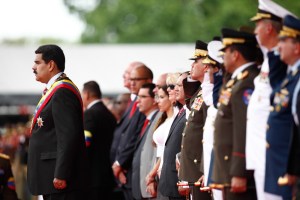Maduro se encierra en Miraflores con integrantes del alto mando político tras declaraciones de Santos