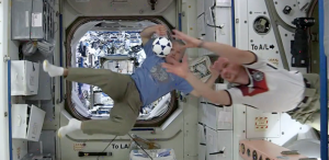 La fiebre del Mundial también se vive en el espacio (Video + genial)