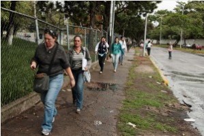 En San Cristóbal sudan la gota gorda por dificultad en el transporte público