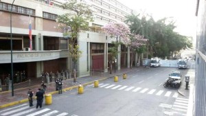 GNB restringe acceso en las calles adyacentes al Palacio de Justicia #2J (Fotos)