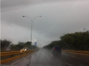 Así se ve la Francisco Fajardo por la lluvia (Foto)