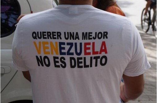 Mensaje de una franela: Querer una mejor Venezuela no es un delito (Foto)