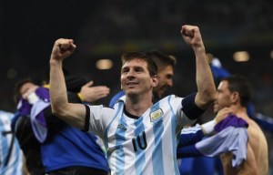 Messi, a un paso de regalar una épica futbolera a la Argentina que extraña