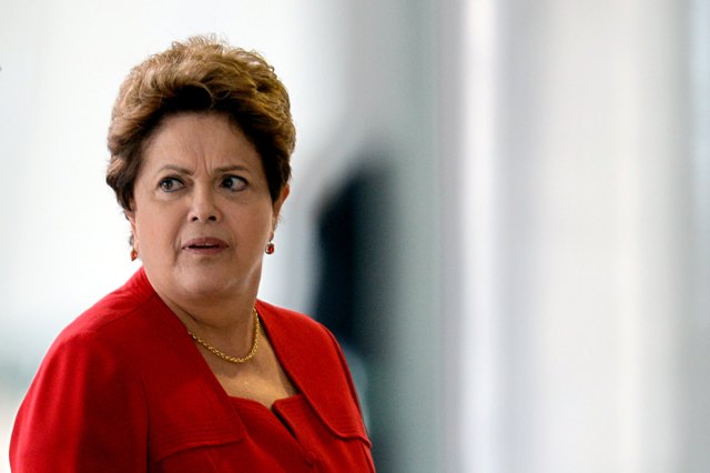 Rousseff admite reajuste “futuro” en el precio de la gasolina