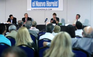 Analistas debaten soluciones a la crisis política venezolana