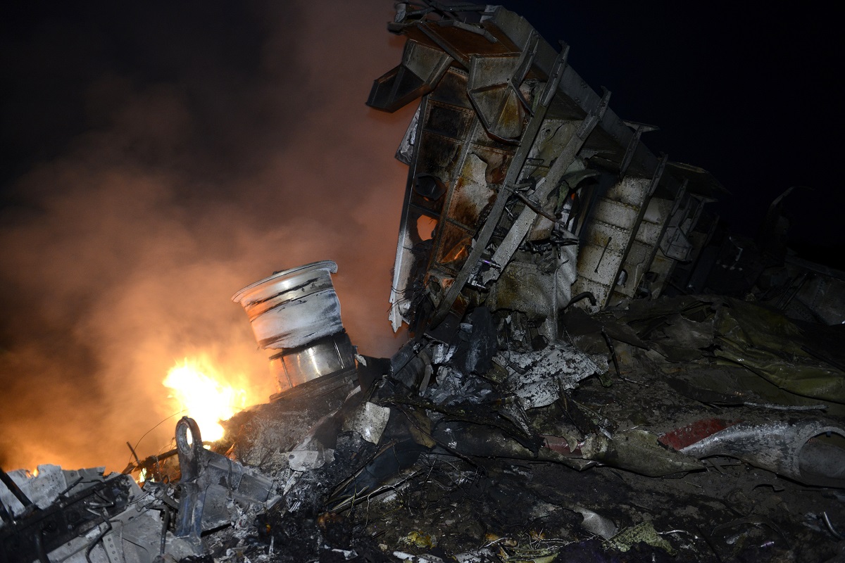 Mueren 298 personas, 80 niños, en avión malasio derribado en zona de conflicto de Ucrania