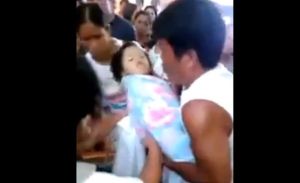Una niña resucita en su funeral (Imágenes)