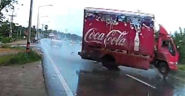 Mejor en la lluvia que Maldonado y era un camión (Video)