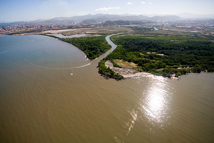 Denuncian contaminación en el Río Neverí
