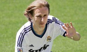 Modric amplía contrato con el Madrid hasta el 2020