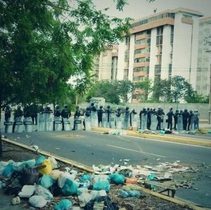 Policía dispersa protesta contra el cazahuellas en Zulia #27A (Fotos)