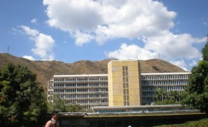 Colegio de Médicos: Ocho muertos en HCM por enfermedad no identificada