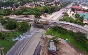 Desde un drone así se vio la implosión del puente de Santa Cecilia