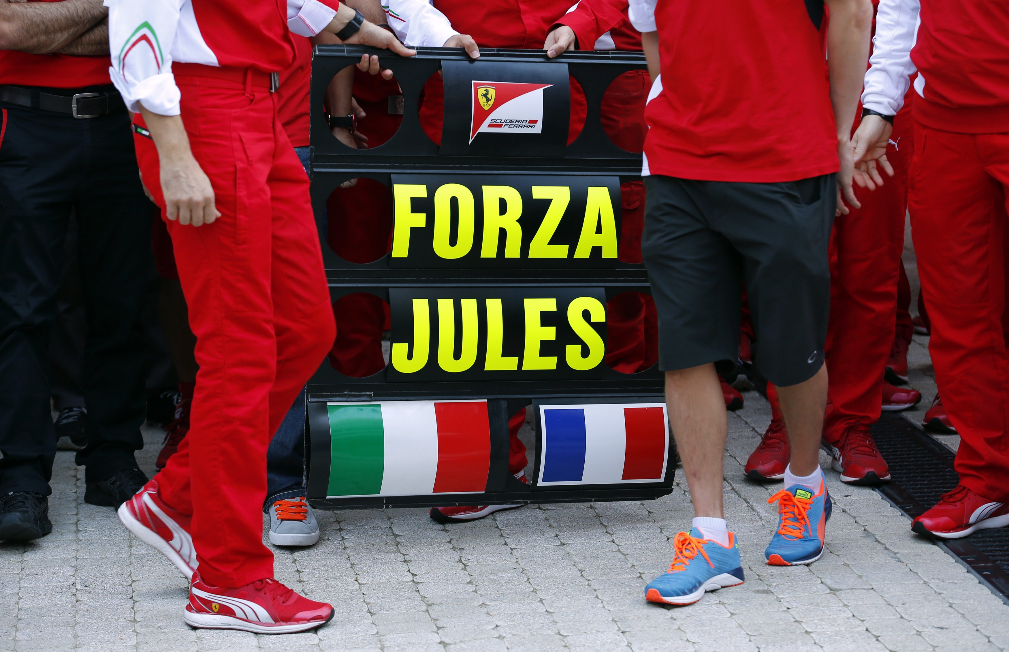 La familia confirma que Jules Bianchi seguirá hospitalizado en Japón