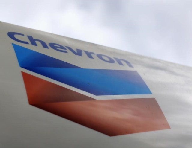El logo de la gasolinera Chevron en una de sus estaciones en Cardiff, California