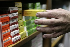 Denuncian distribución de medicamentos sin permiso sanitario