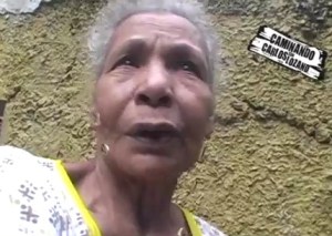 La abuelita que vive debajo de un puente en Petare nos cuenta sobre su vida (video)
