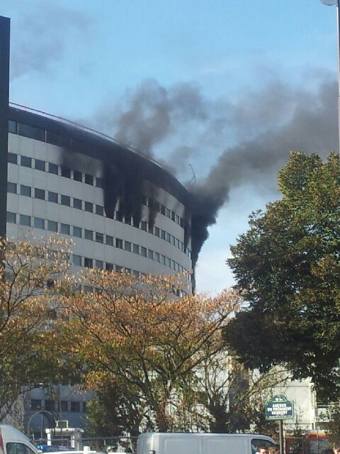 Incendio en la radio pública francesa en París obliga a su evacuación