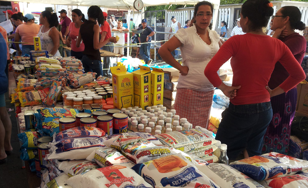 Buhoneros ofrecen distribuir alimentos en zonas populares