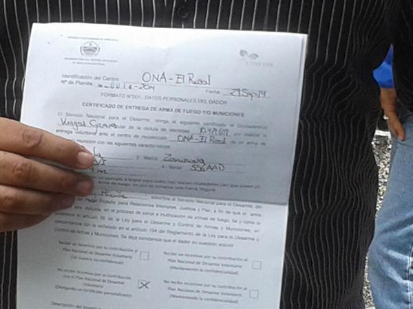 Este es el certificado que dan a quienes entregan sus armas al Gobierno (Foto)