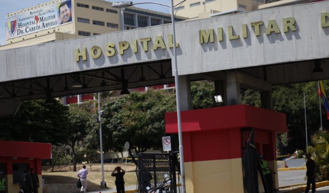 Trasladan a Christian Holdack al Hospital Militar para estudios médicos